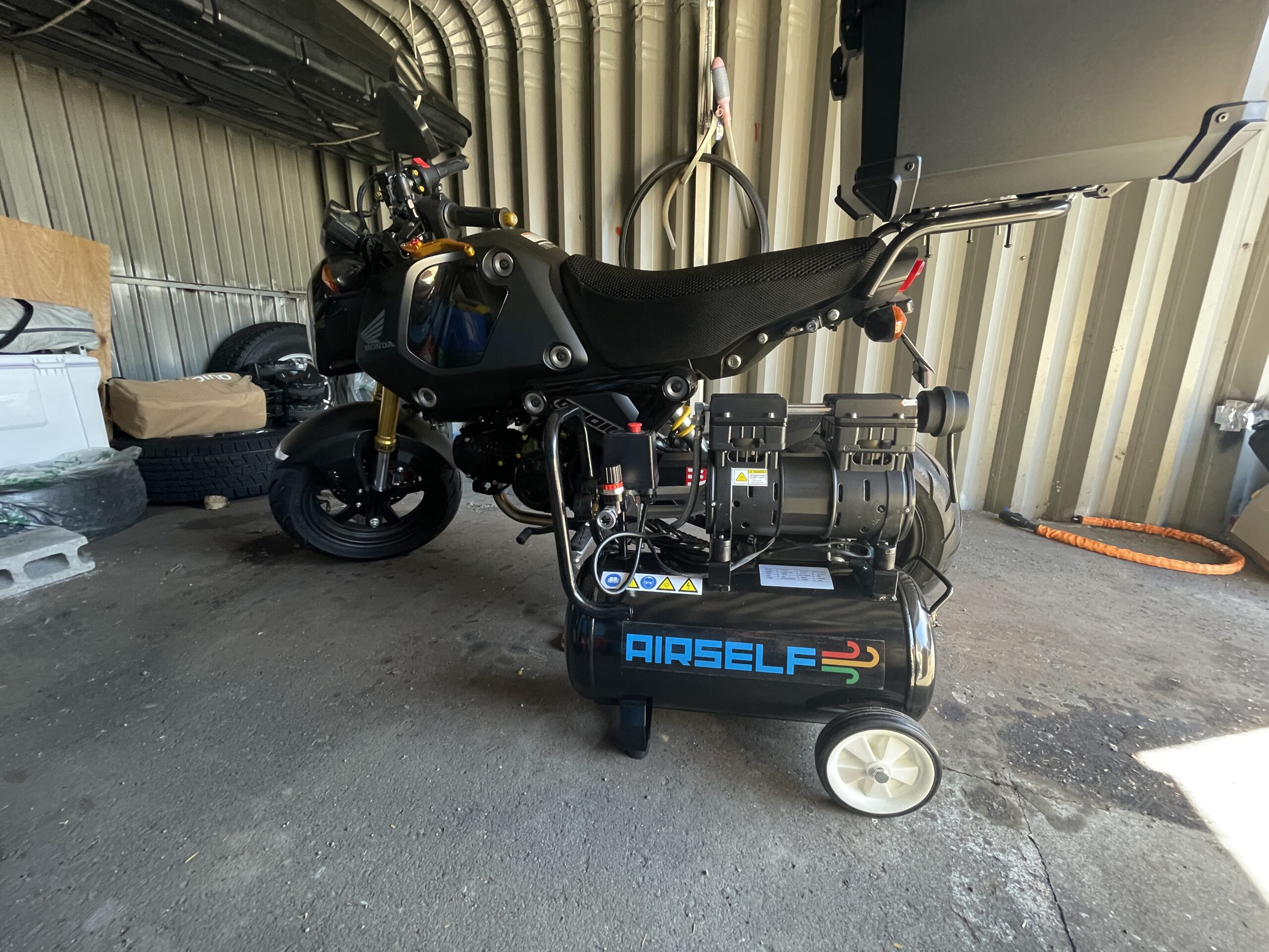 住宅街でも気兼ねなく使える静音エアコンプレッサー